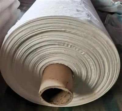 Những điểm tương đồng và khác biệt về vật liệu giữa cuộn vải và giấy nhám là gì?