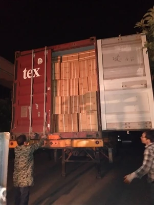 Việc giao hàng tiếp tục đến tận đêm khuya